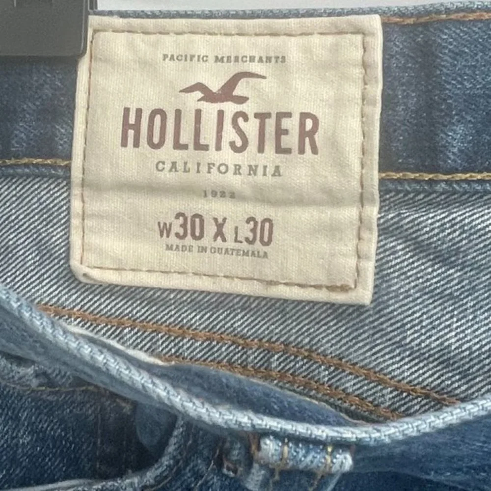Hollister Men's‎ Size 30x30  Slim Straight Distressed Destroyed Denim Blue Jeans
